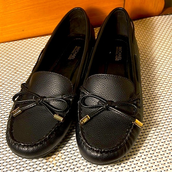 Michael Kors Black Flats Size 7.5 with Bow Detail NWOT - Picture 1 of 9